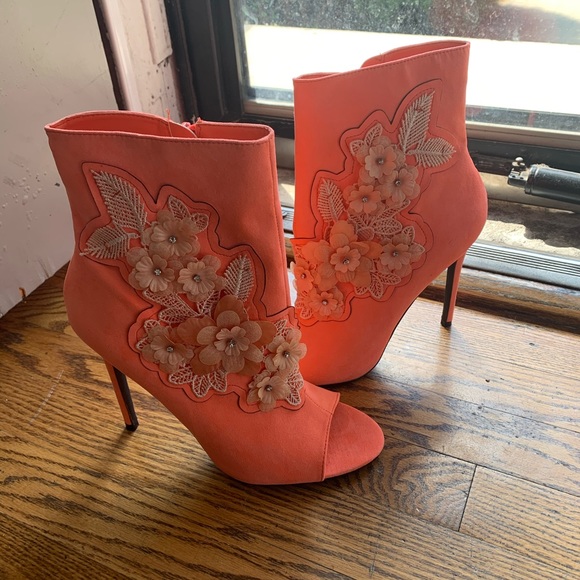 Super fun and bright Embroidered boots - Picture 3 of 6